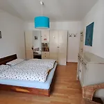 Lovely Apartment With Easy Access To City