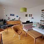 Lovely Apartment With Easy Access To City